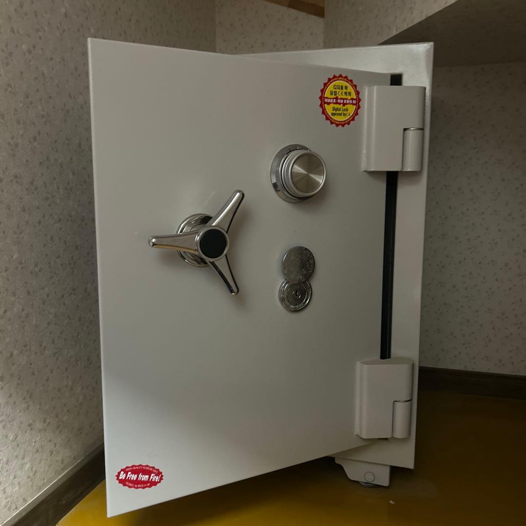 耐火金庫　たのメル便でお届け致します。引取りの場合は2万円です！