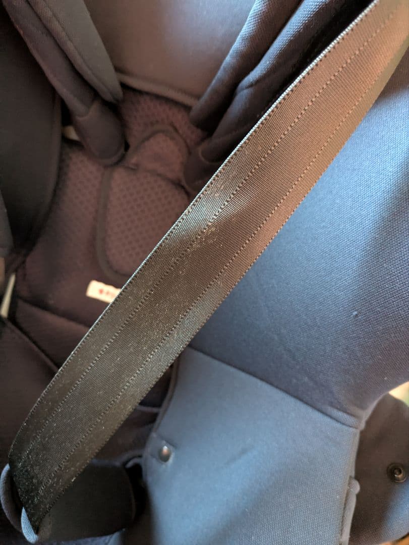 エールベベ クルット5 Ouiチャイルドシート ISOFI　ネイビー