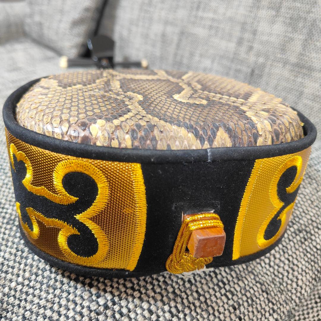 沖縄三線 本蛇革 沖縄音楽館 爪・ケース付き 黒金