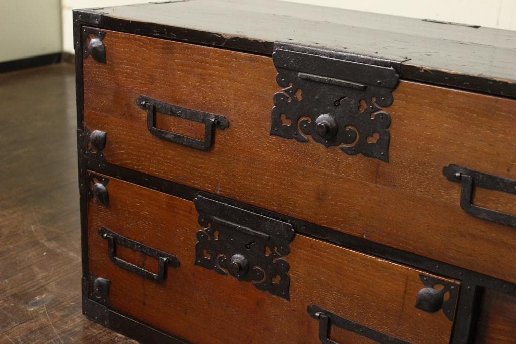 栗の木 使いこまれた風合いが良い時代箪笥 収納/古家具/明治/チェスト/和家具