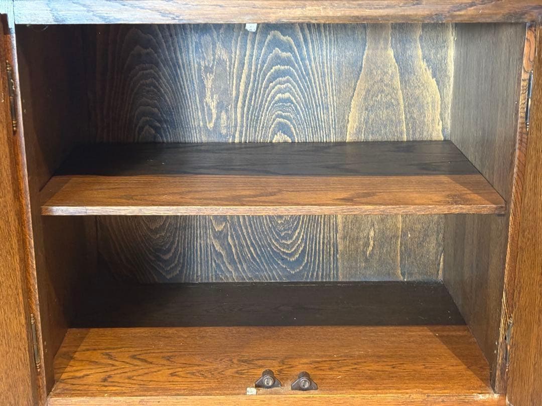 ヨーロピアン　クラシック　オーク材　サイドボード　クラシカル　アンティーク