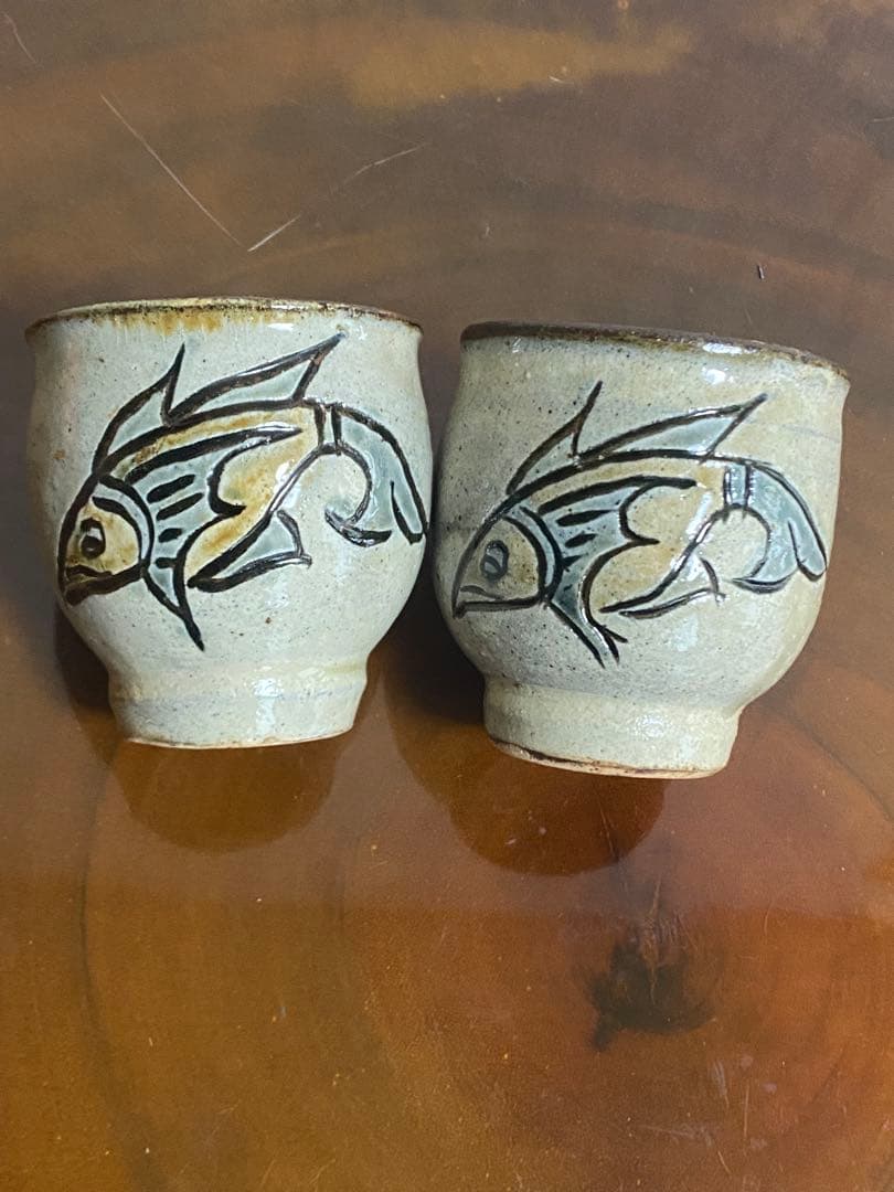 最終値下　金城次郎 壺屋焼 魚文湯呑　２個セット　コップ　マグカップ　沖縄