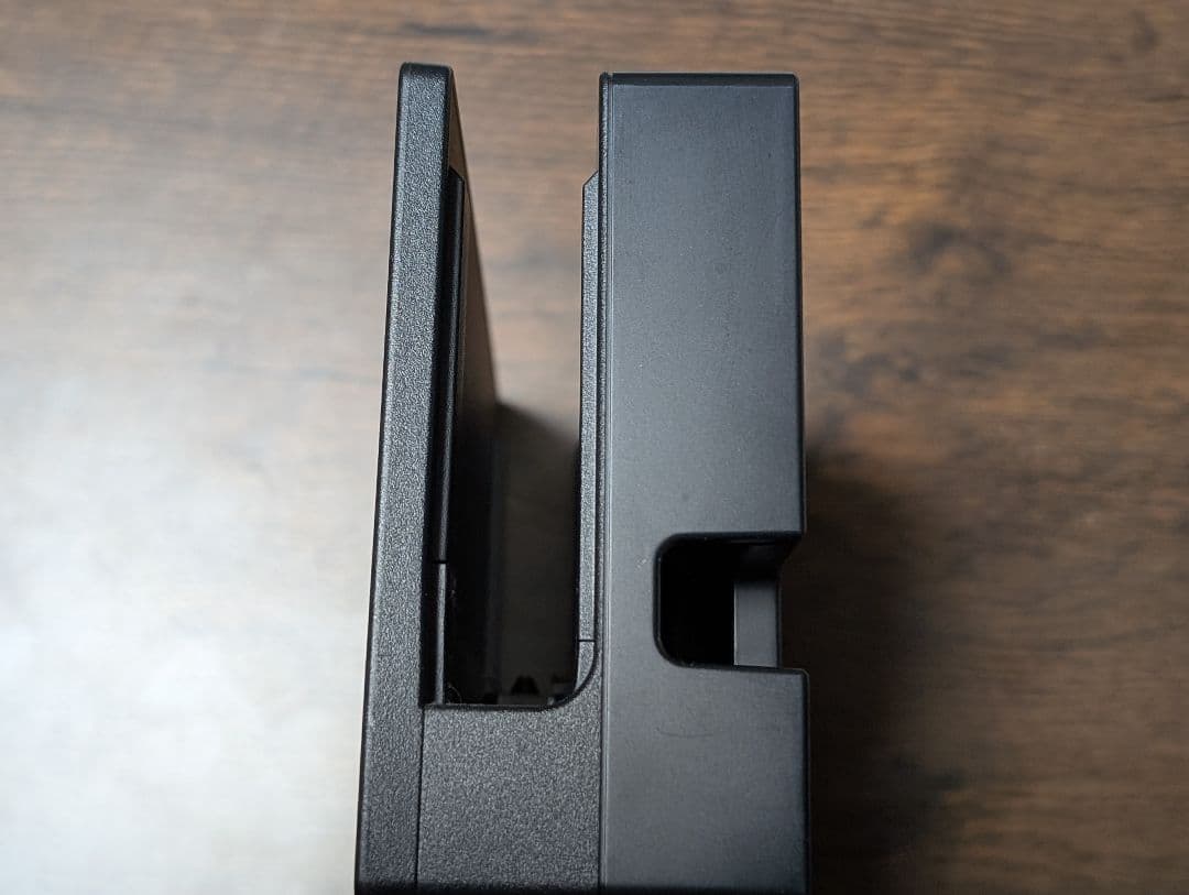 Nintendo Switch 本体　持ち歩き用ケース・カバー付き