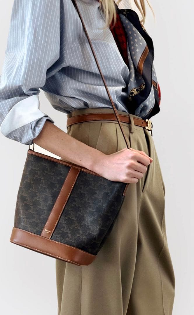 CELINE スモール バケット トリオンフ　キャンバス＆カーフスキン　タン