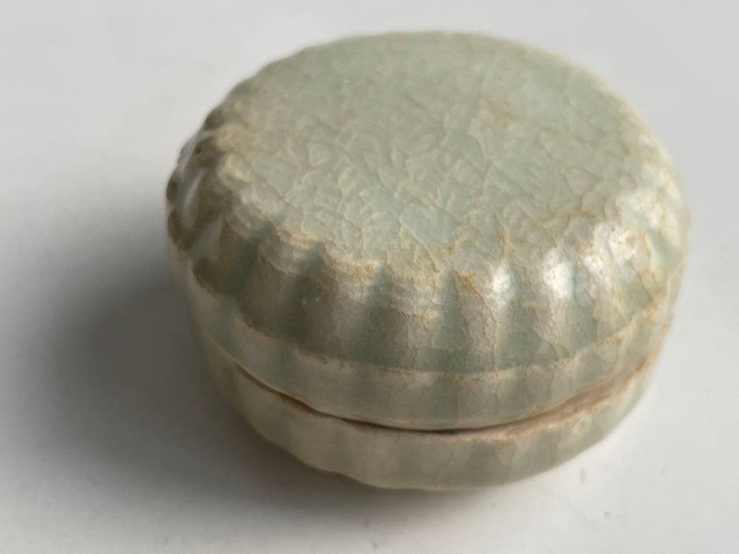茶道具　骨董　アンティーク　影青香合　青白磁　影青　宋代　宋磁　菊香合