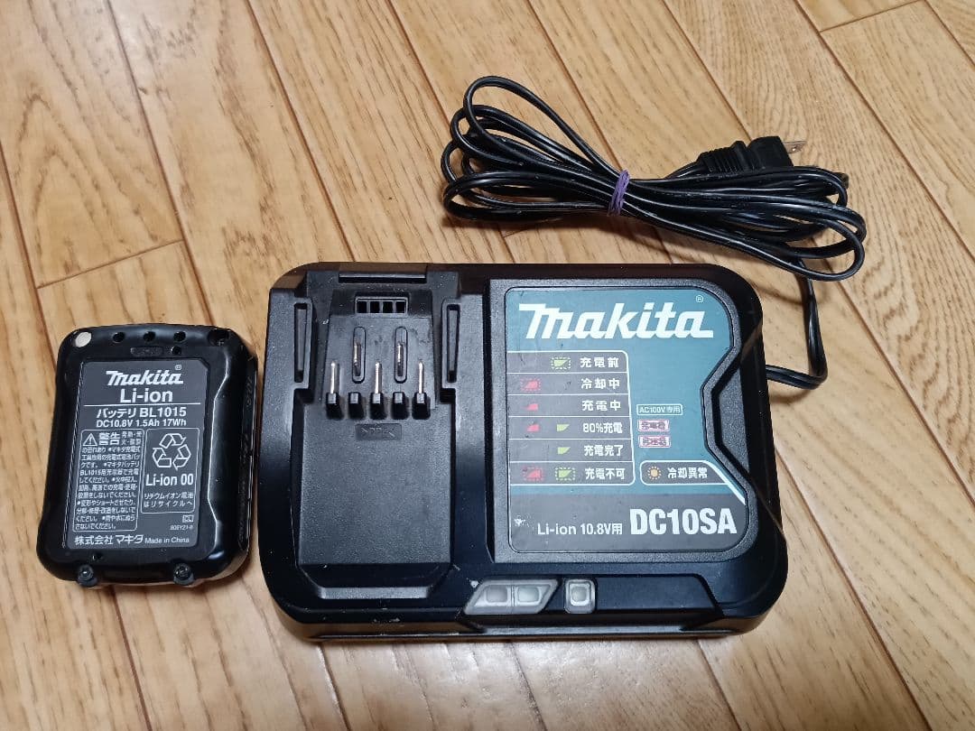 マキタ充電クリーナーCL107FD バッテリー、充電器付