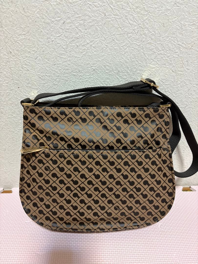 kueさま ゲラルディーニ☆ソフティ☆ショルダーバッグ☆定番人気型☆