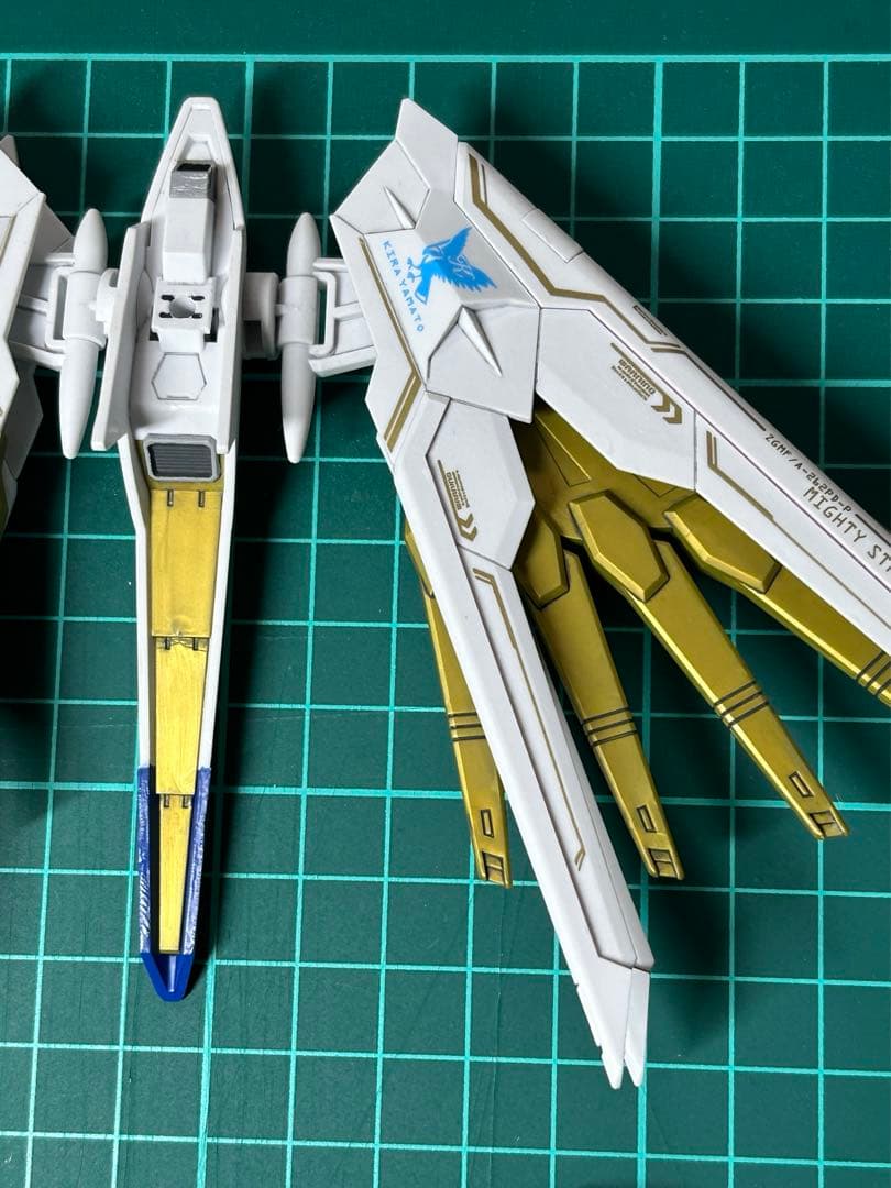 マイティーストライクフリーダムガンダム　塗装完成品　部分塗装　HG