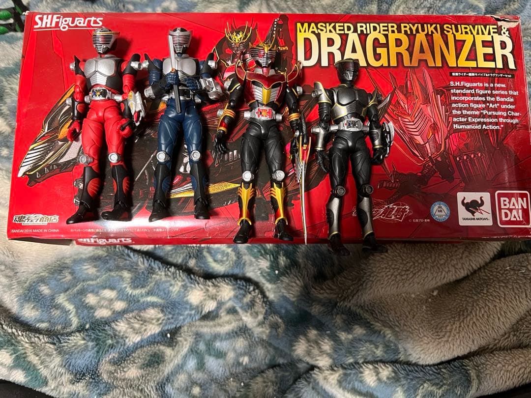 shフィギュアーツ仮面ライダー龍騎全ライダーミラーモンスターセットとオマケ2つ