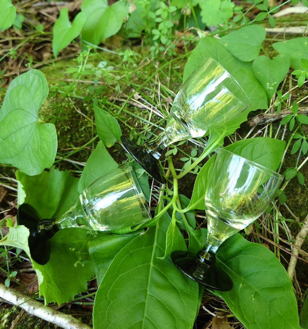 ショットグラス　紫　3個　アンティーク　ワイングラス形　気泡入り　ゆらゆら硝子