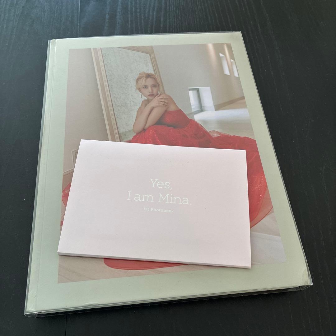 アイドル Yes, I am Mina. 1st Photobook