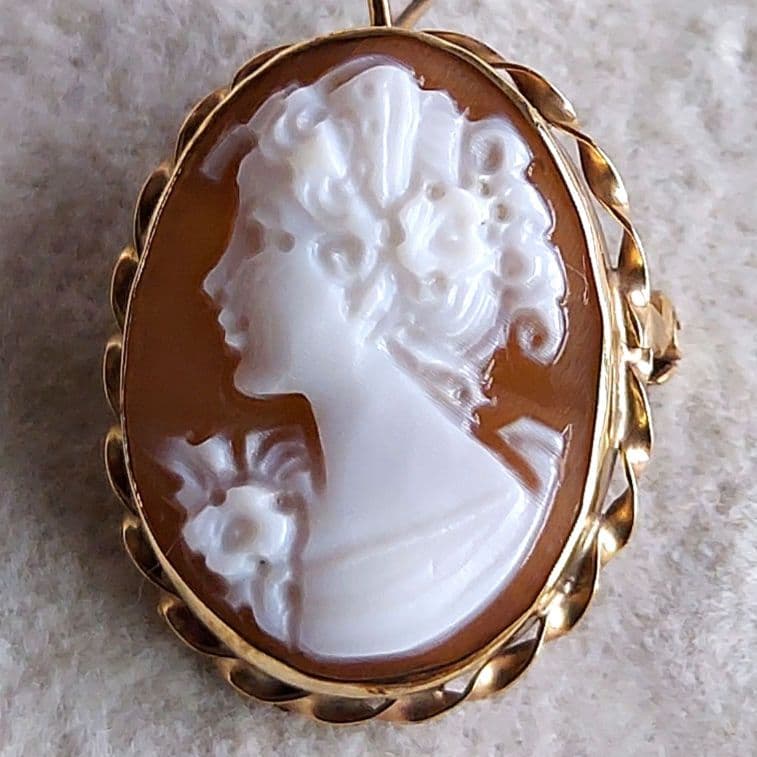 ヴィンテージ　女性　カメオ　9K ペンダントトップ&ブローチ