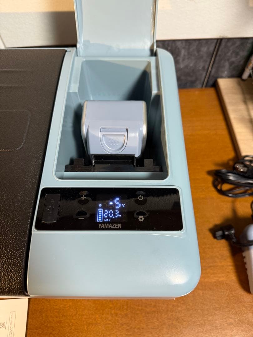 ビ*Ｚ様 山善 ELEIN 冷温庫 YFR-DC90 純正バッテリー、充電機セッ