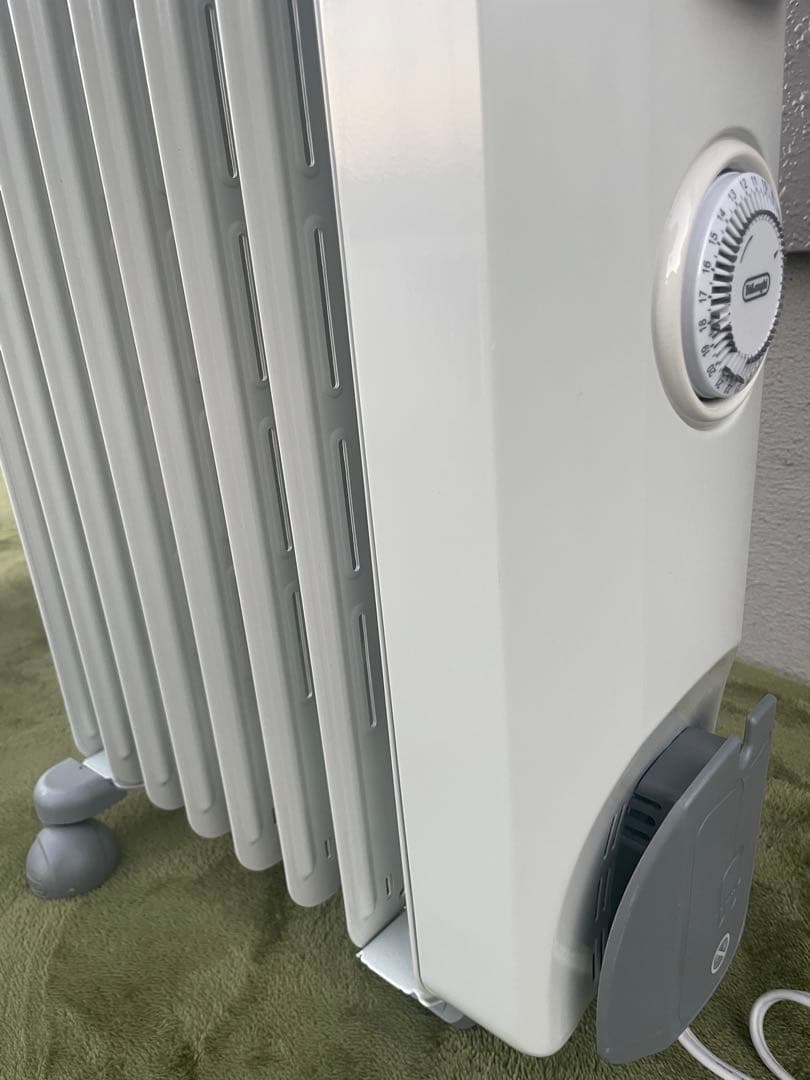 DeLonghi オイルヒーター ホワイト　デロンギ