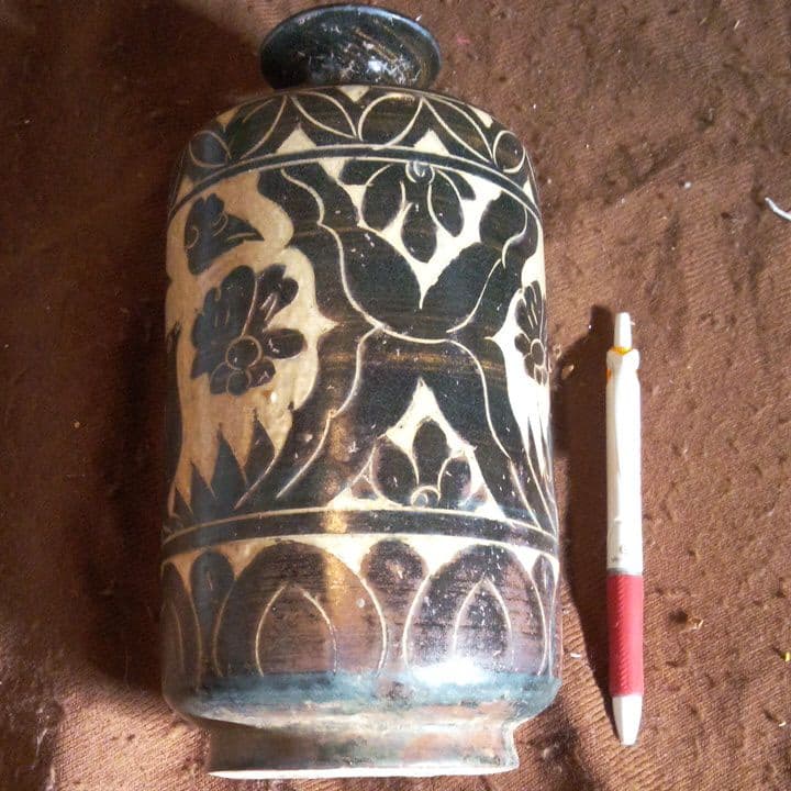 中国陶磁器　磁州窯　彫り絵　筒型壺
