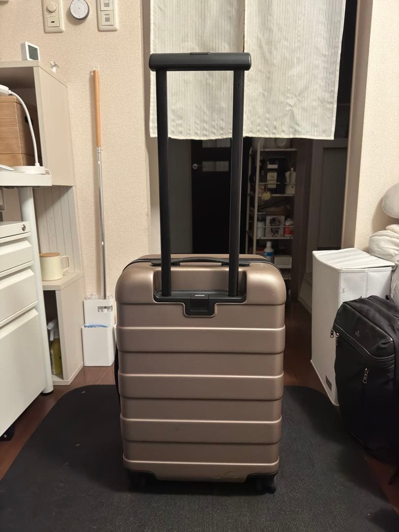 バーを自由に調節できる　ハードキャリーケース（３６Ｌ）ベージュ　無印良品