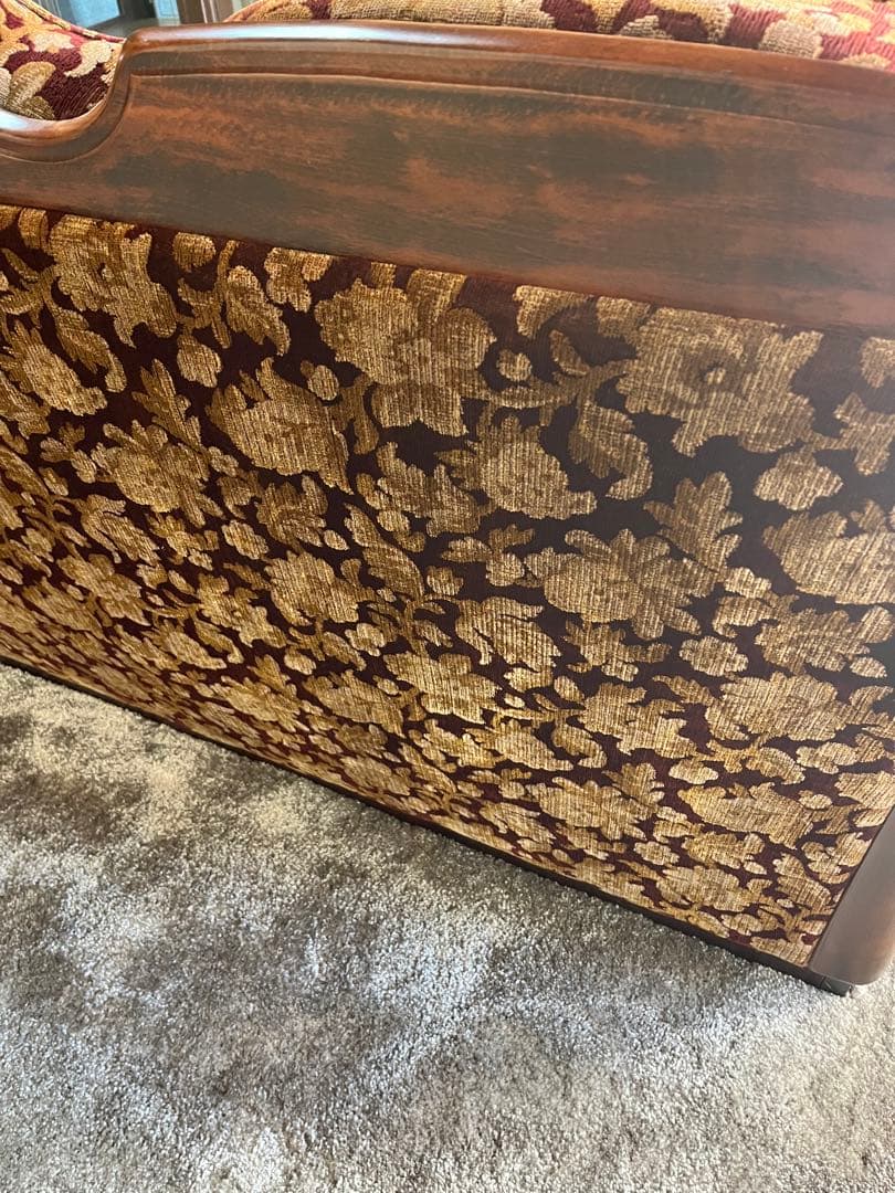 9/10日まで。配送・設置費用込み　商品代500円　　肘掛付き　3人掛けソファー