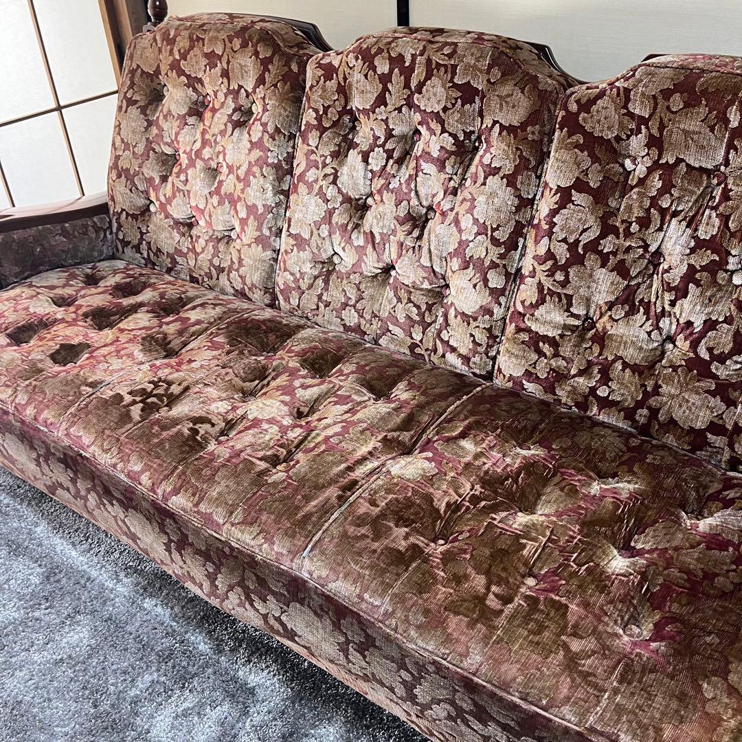 9/10日まで。配送・設置費用込み　商品代500円　　肘掛付き　3人掛けソファー