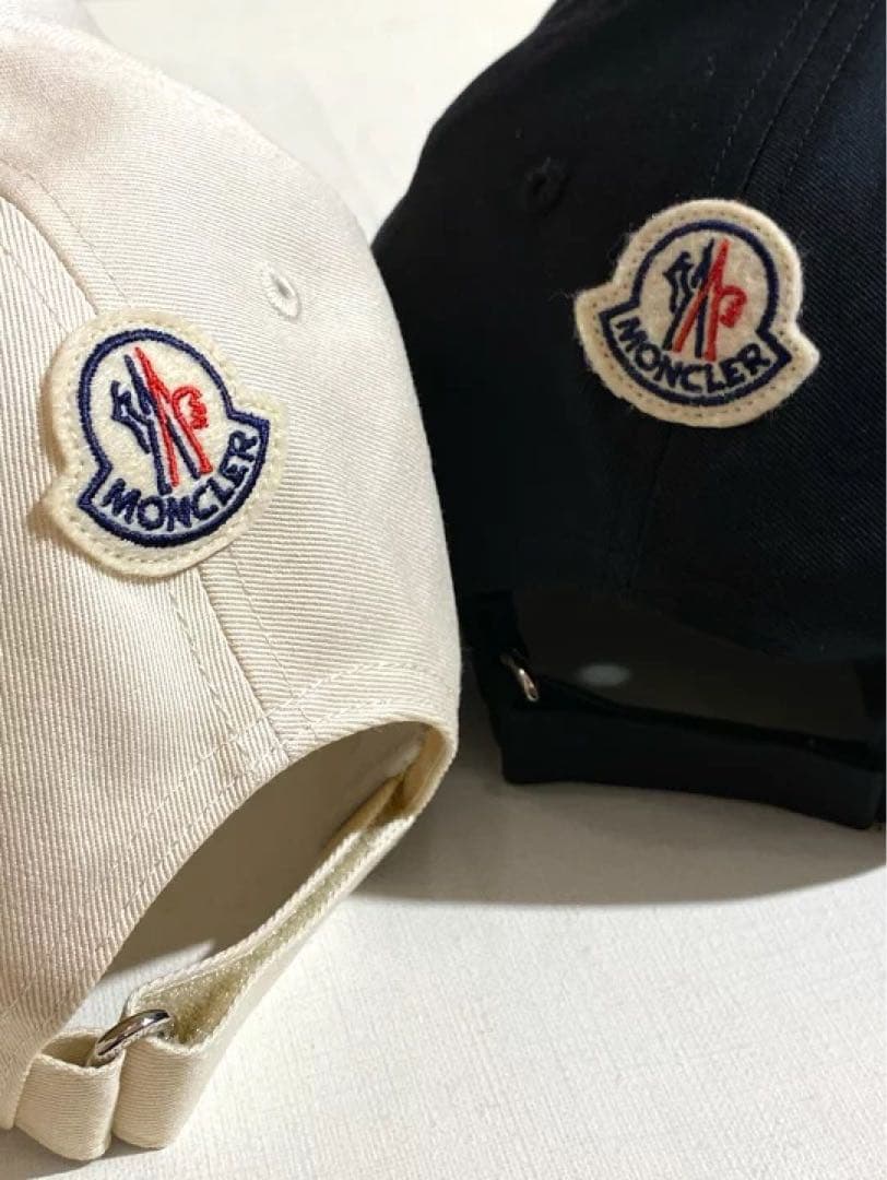 MONCLER 刺繍ロゴキャップ クリーム ベージュ