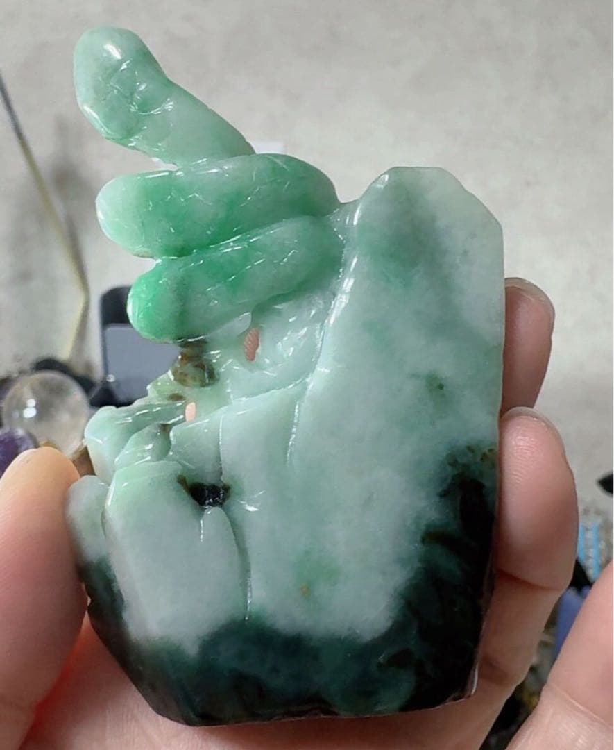 R2-0642天然本翡《本物保証》緑翡翠　蛇　巳年　金財運　置物　パワーストーン