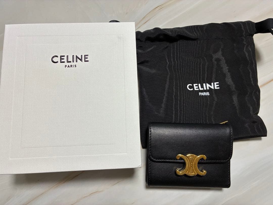 CELINE トリオンフ シャイニーカーフスキン コンパクトウォレット ブラック