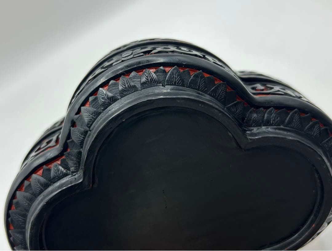 中国　堆黒　牡丹紋菱型蓋紋　送料込み0823