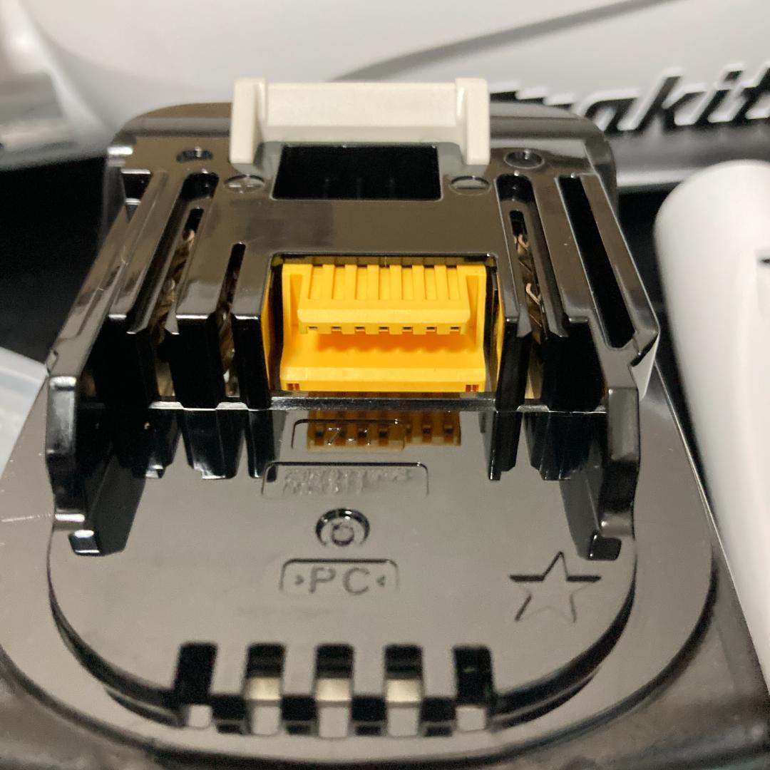 【新品】マキタ 充電式クリーナー CL181FDRFW 18V バッテリー付