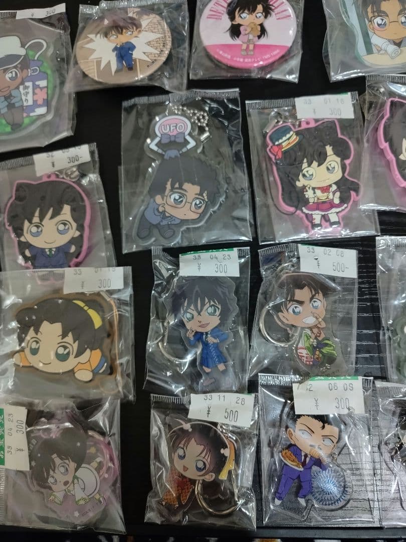 名探偵コナングッズ　アクスタ　ラバスト　缶バッチ他 まとめ売り　30個以上