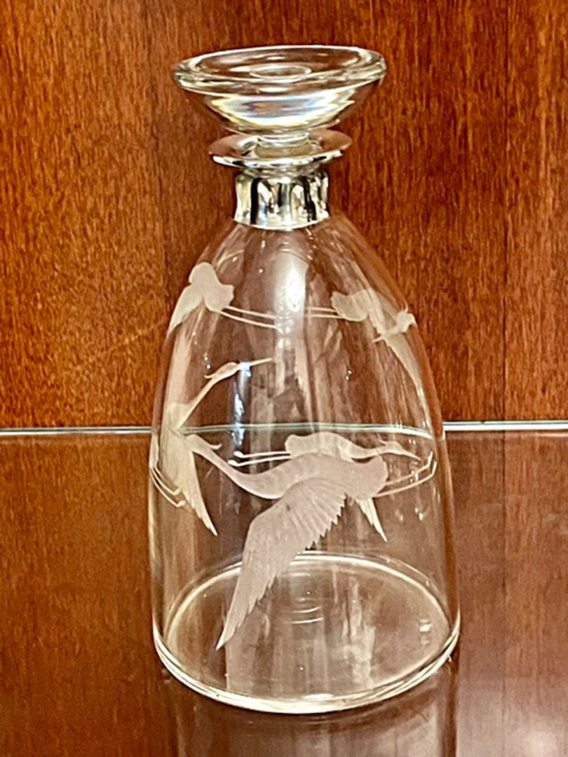 アール・ヌーヴォー様式　鶴絵のカラフェ　銀の装飾付き
