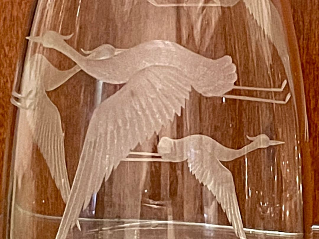 アール・ヌーヴォー様式　鶴絵のカラフェ　銀の装飾付き