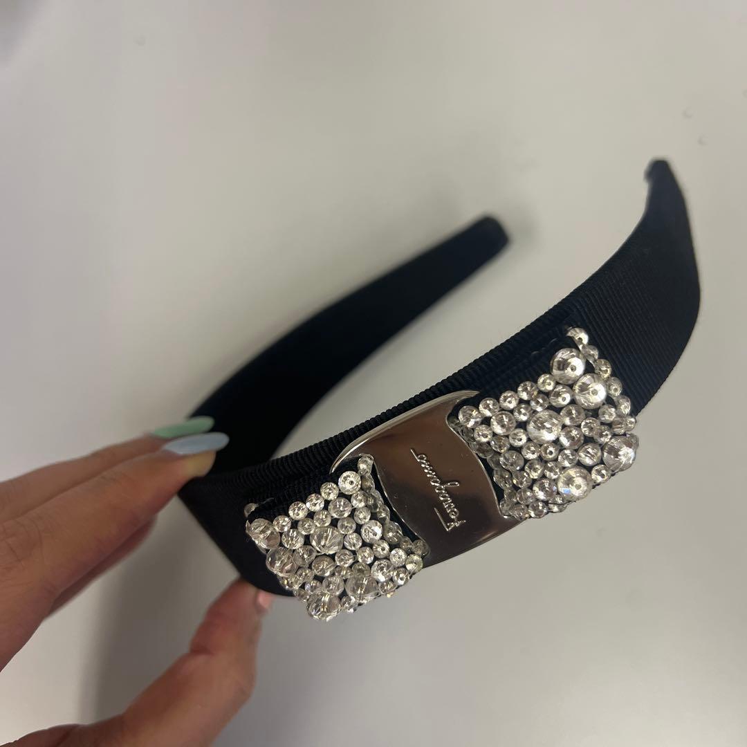 ビジュー付きフェラガモカチューシャ