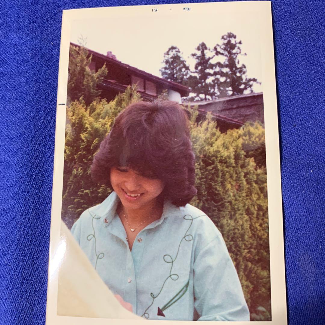 松田聖子デビュー当時の生写真3枚です。