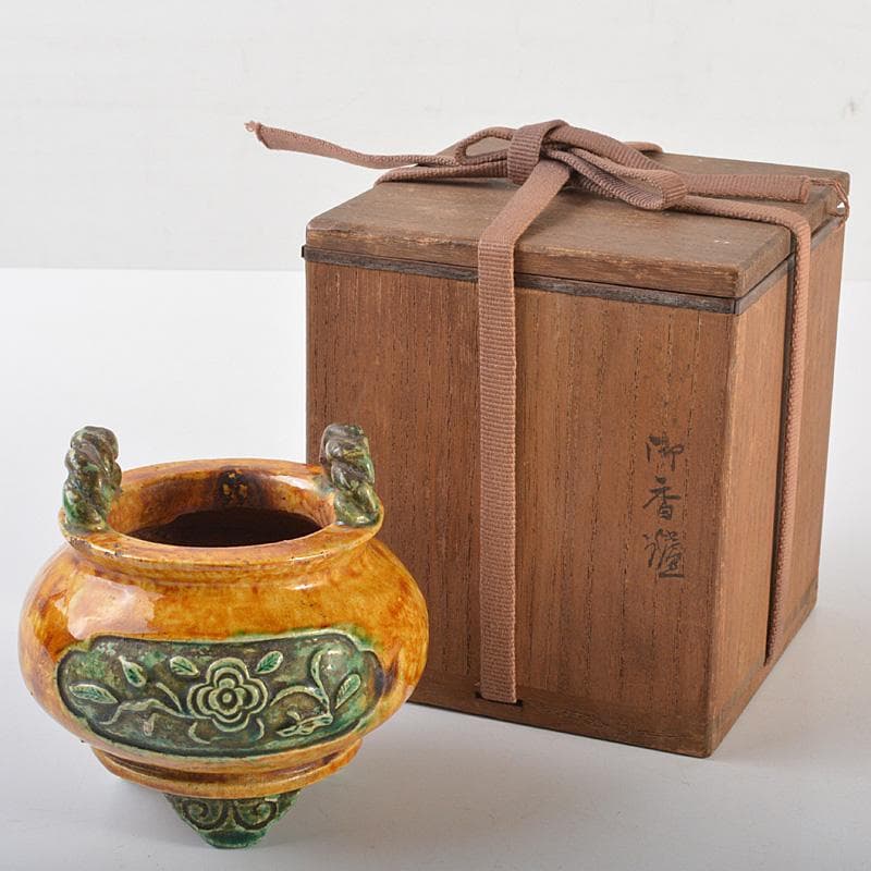 中国　三彩　花文　沖耳爐　三足香炉　時代箱　V　R7159