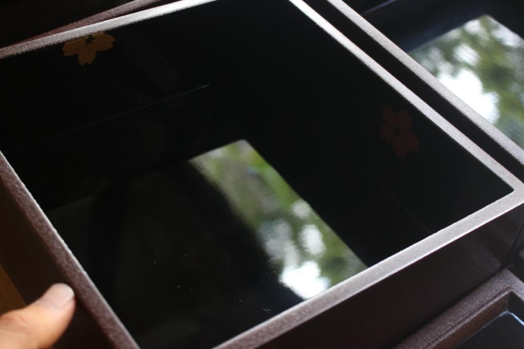 デッドストック！風情ある錆塗地に極上春秋蒔絵の映える輪島塗台付五段重（検重箱お重