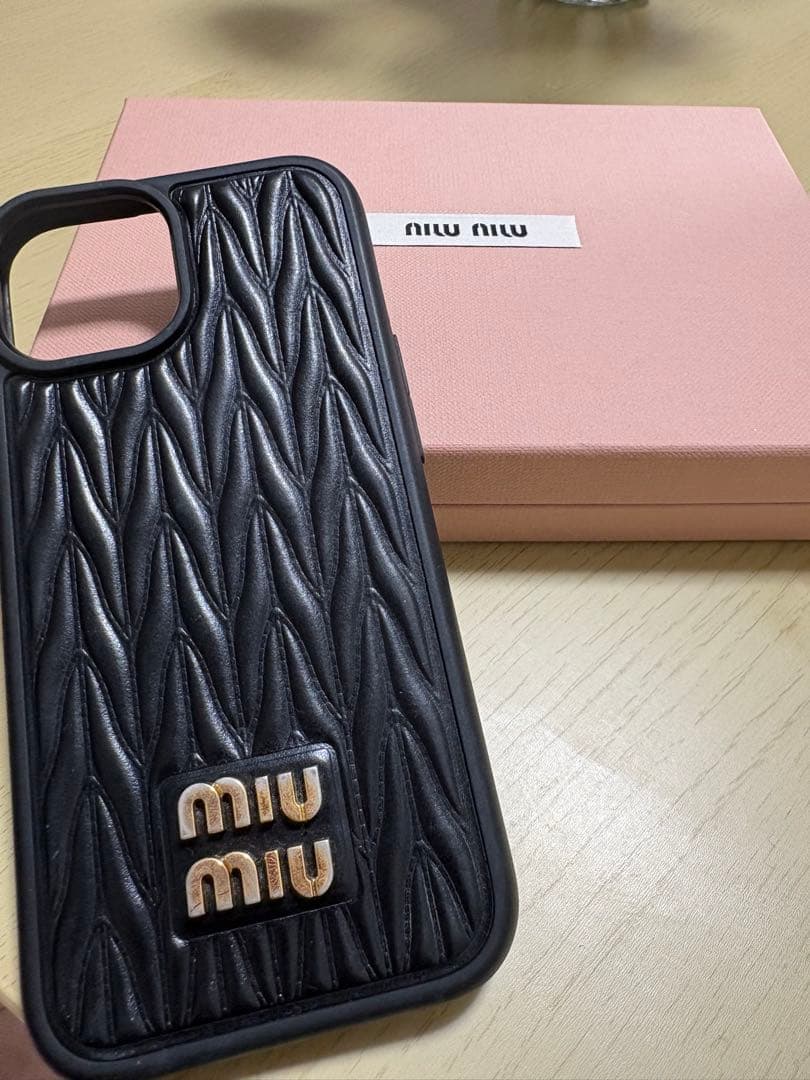 miu miu iPhone 15ケース