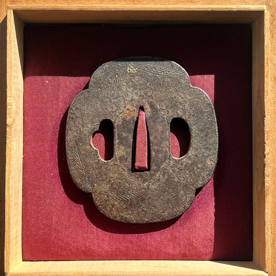 (金象嵌) 鍔 唐草鳥遊図 〈江戸時代〉