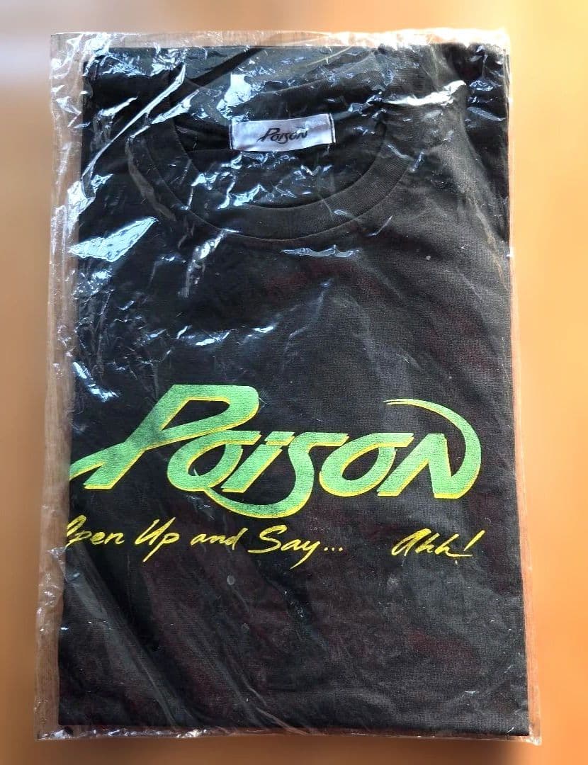 Poison 黒 (open up and Ahh)プリントTシャツ　未開封