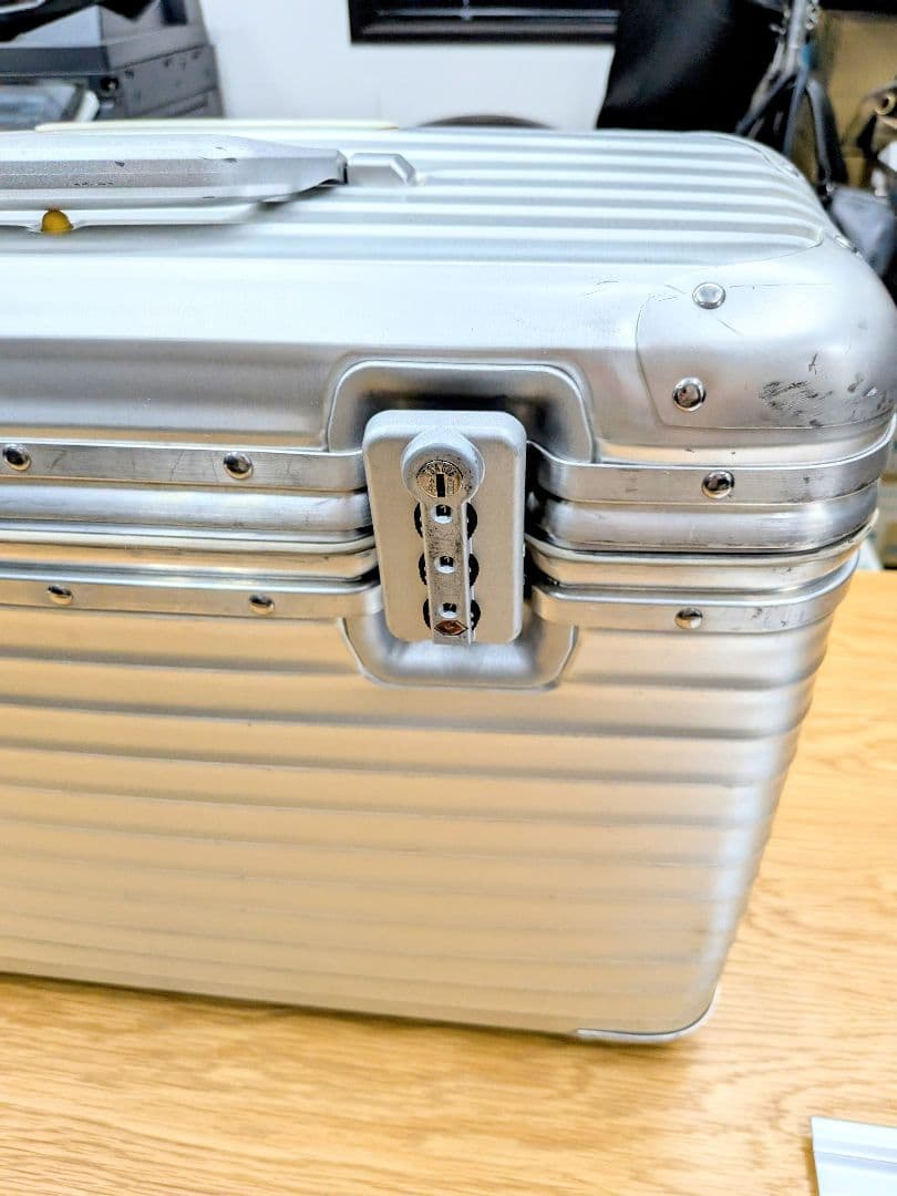 リモワパイロット37Lタスロック