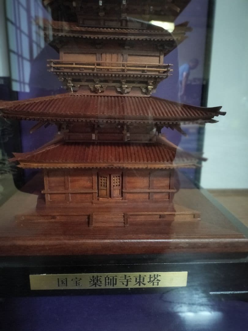 薬師寺の東塔の木で出来た置物