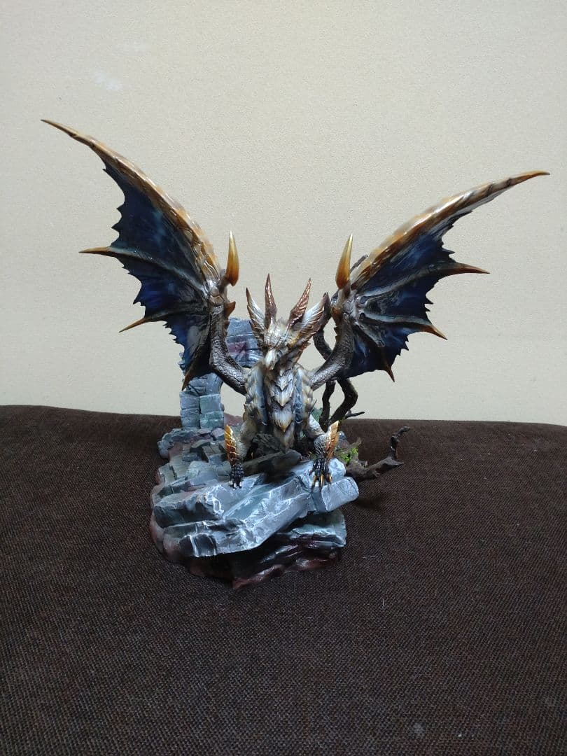 原初を刻むメルゼナ　フィギュア