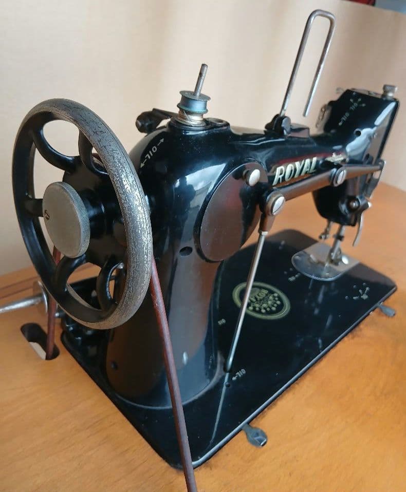 【 】ロイヤル足踏みミシン 　ヴィンテージTA-1