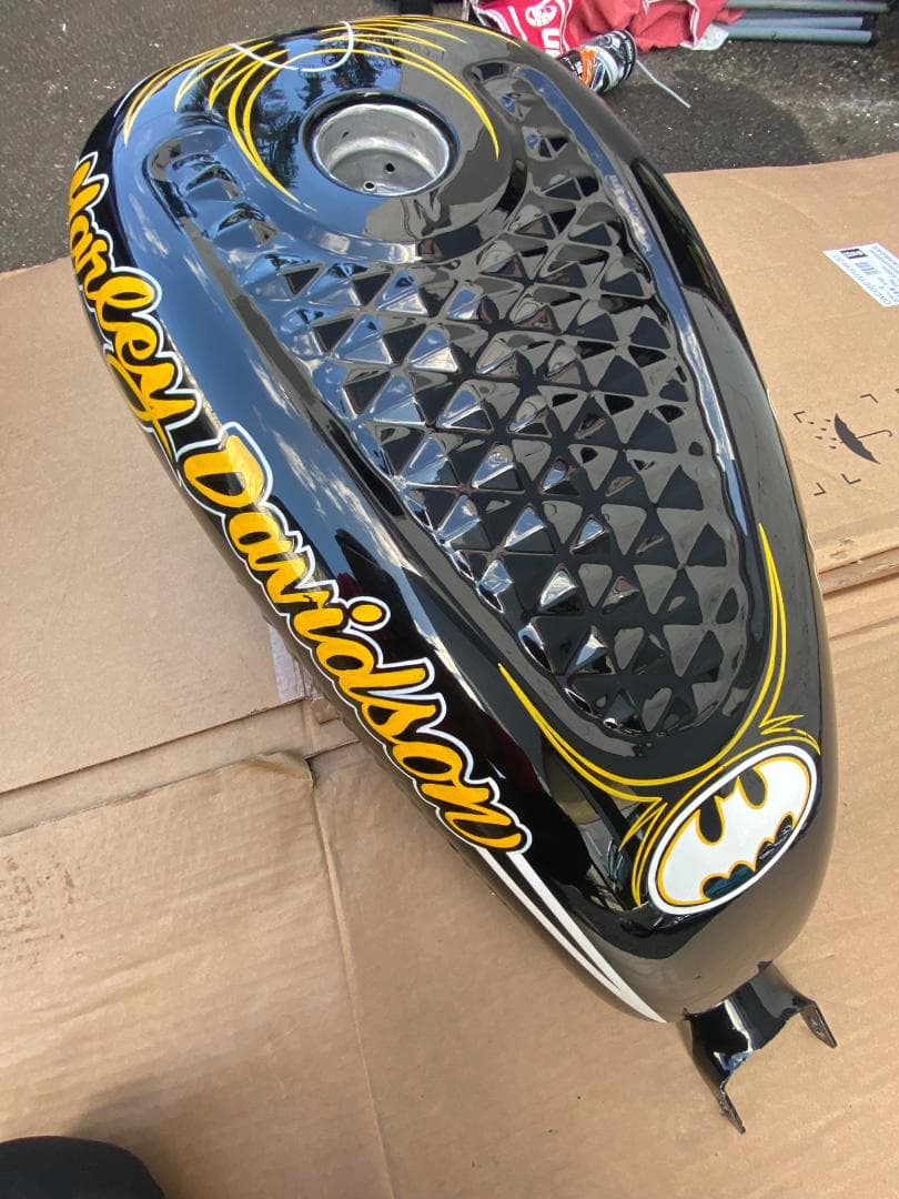 スポーツスター　ハーレー　ダイヤモンドカスタムタンク　3.3ガロン　凹凸柄