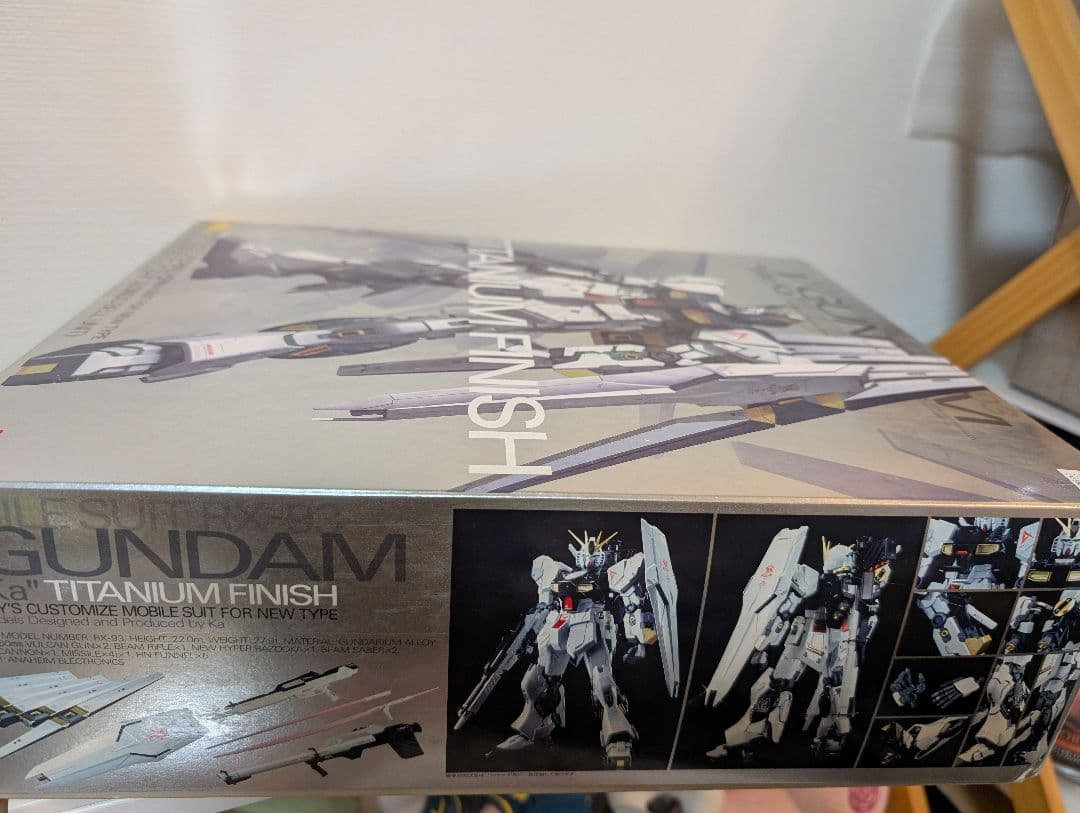 MG 1/100 RX-93 νガンダム Ver.Ka チタニウムフィニッシュ