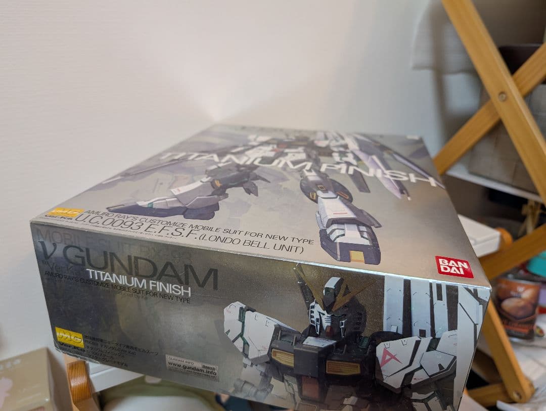 MG 1/100 RX-93 νガンダム Ver.Ka チタニウムフィニッシュ