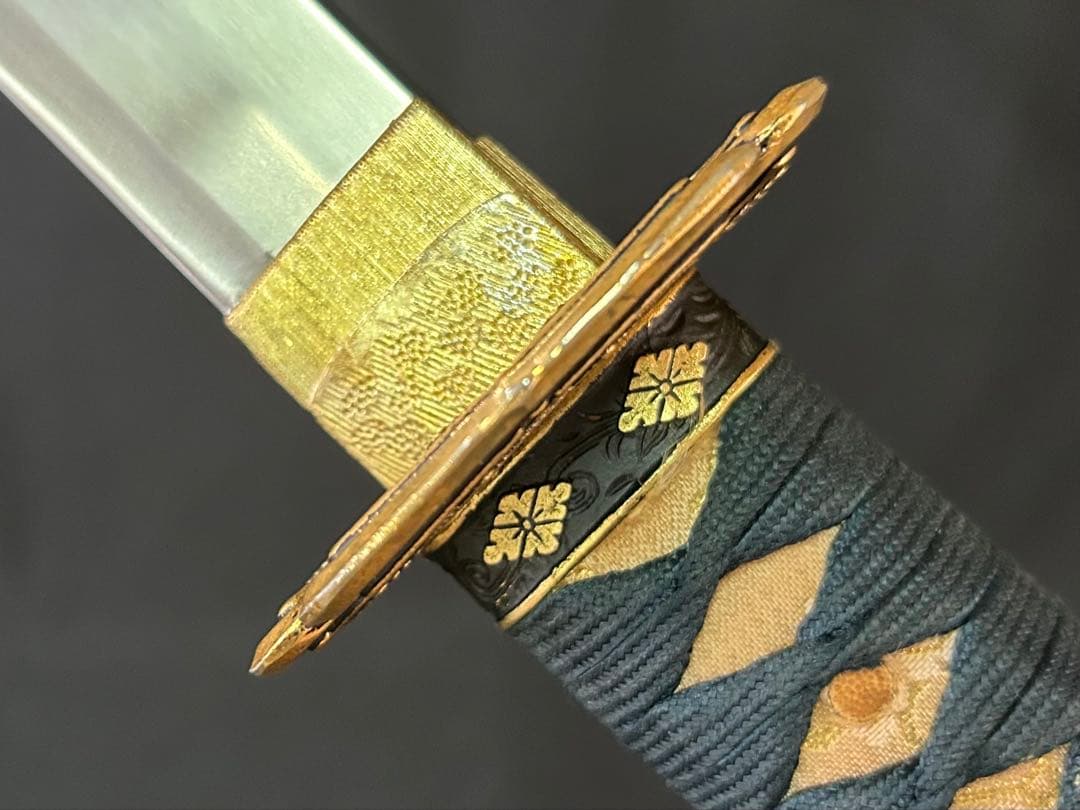 金梨子地花菱散糸巻太刀拵え 模造刀 陣太刀