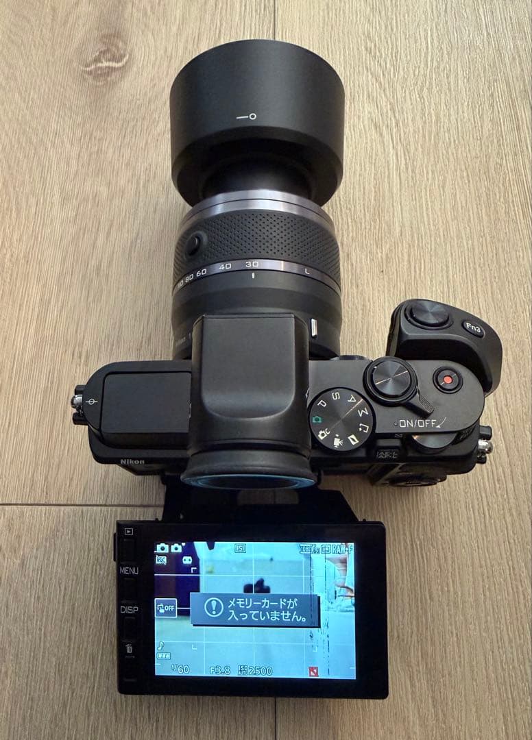 ニコンNikon1 v3 プレミアムキット　標準レンズ、ズームレンズ、おまけつき