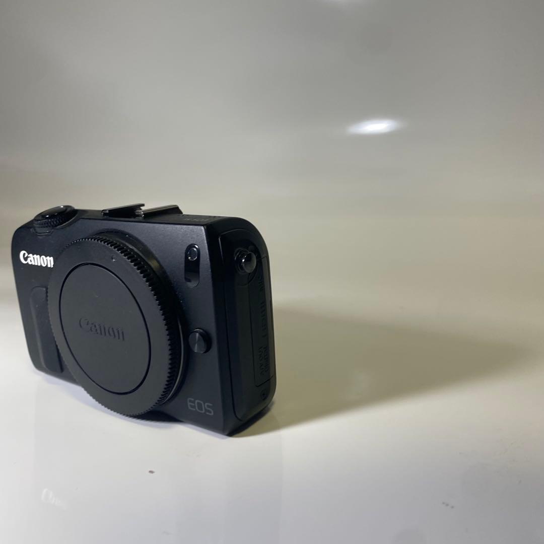 美品✨　Canon EOS M カメラ　ボディ　ブラック　説明書付き