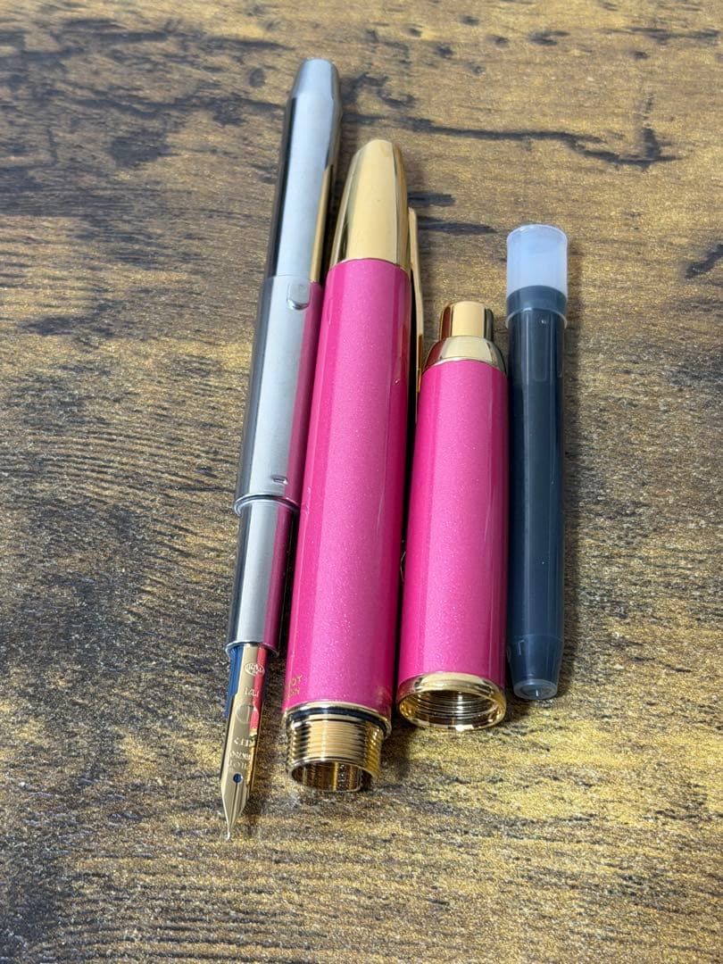 カスタム会限定　トルマリンピンク　18金　キャップレスデシモ　万年筆　EF