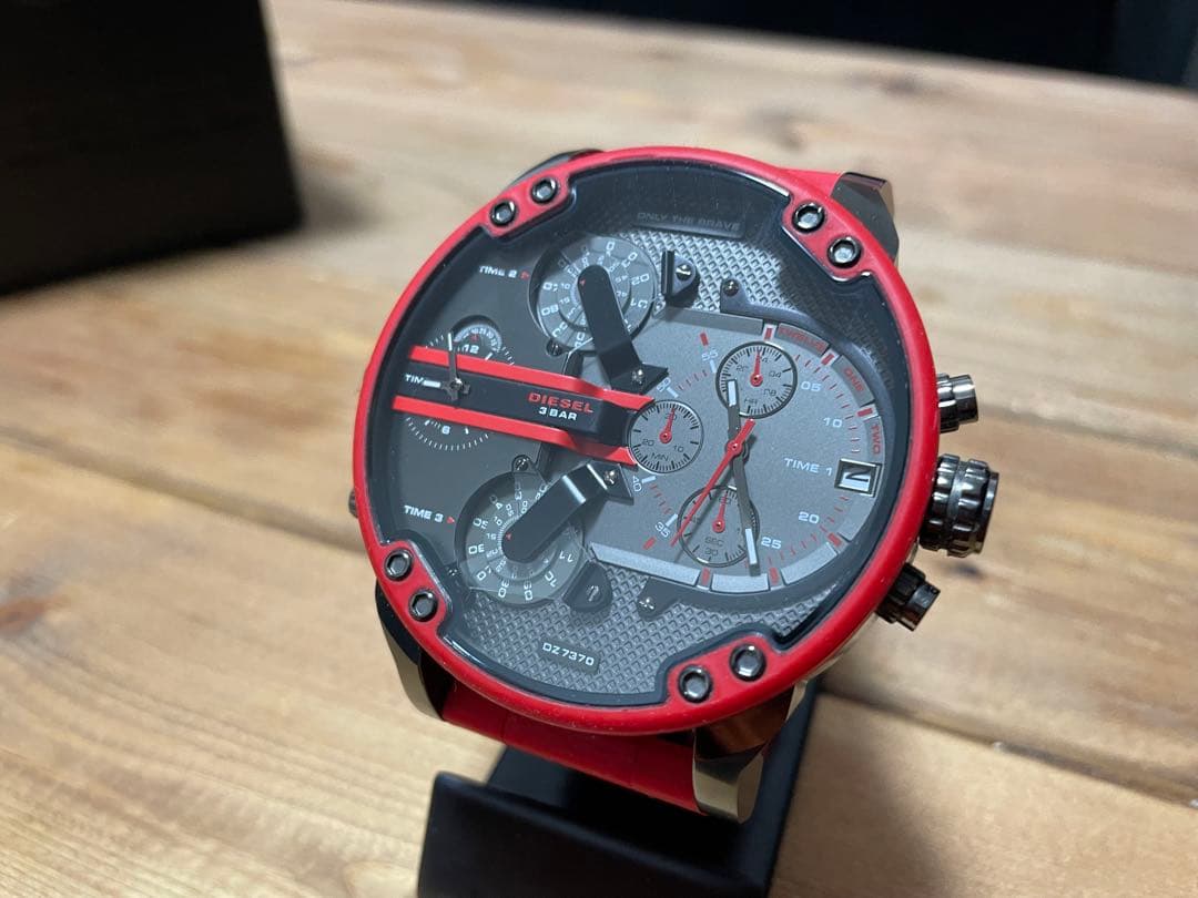 【¥5,000_値引きしました】DIESEL クォーツ腕時計 レッド/グレー