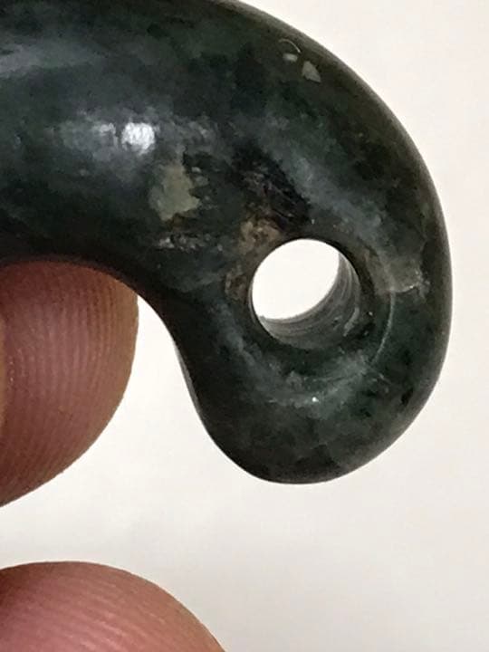 勾玉　深緑　硬玉ヒスイ